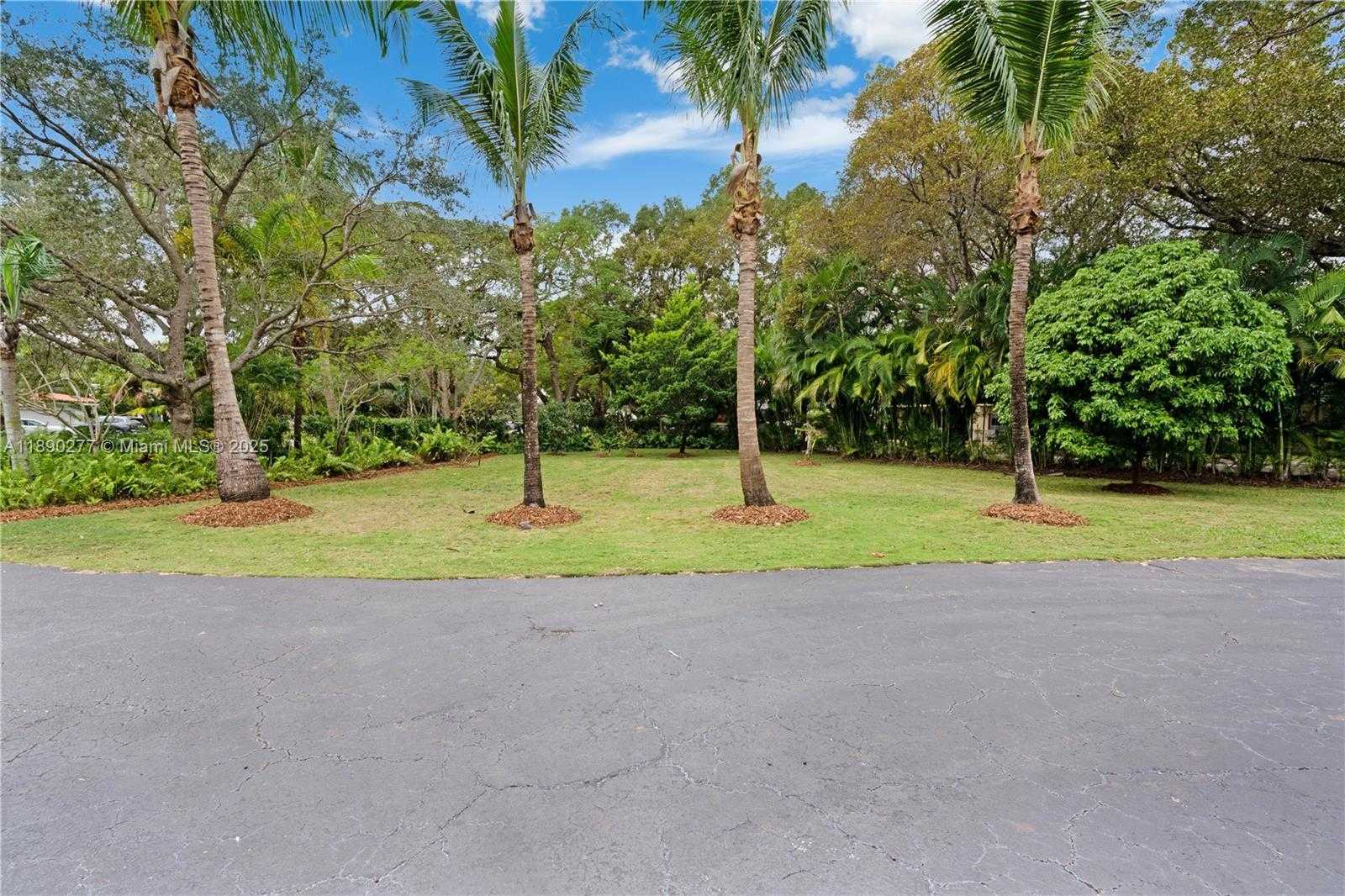 Small Image of 1211 HARDEE RD, Coral Gables Number 60