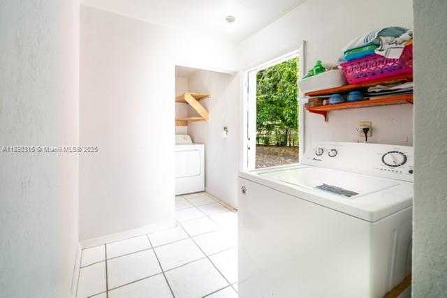 Small Image of 1220 NORTH WEST 190TH ST, Miami Gardens Number 15