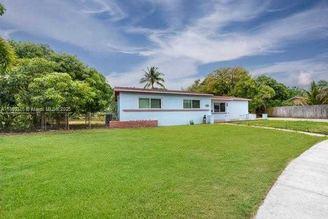 Small Image of 1220 NORTH WEST 190TH ST, Miami Gardens Number 2