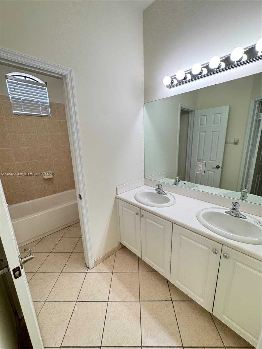 Small Image of 11291 SOUTH WEST 240TH LN, Homestead Number 15
