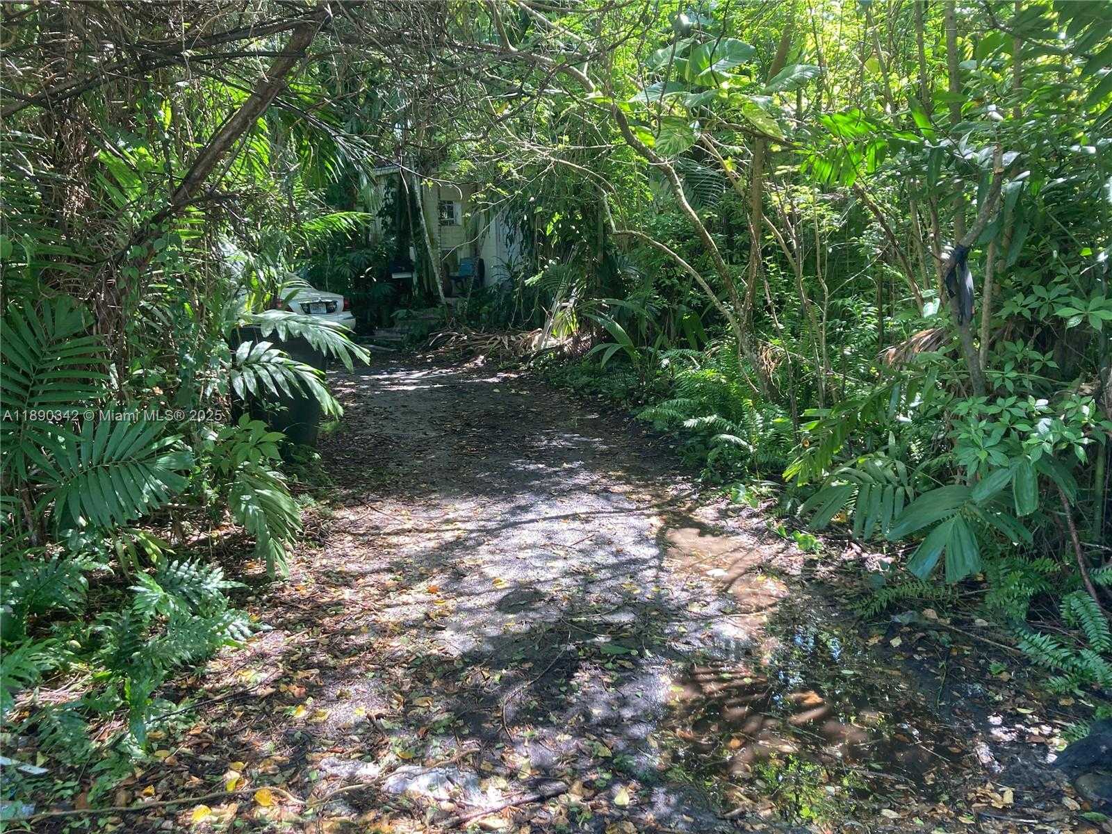 Small Image of 6600 SOUTH WEST 64TH CT, South Miami Number 3