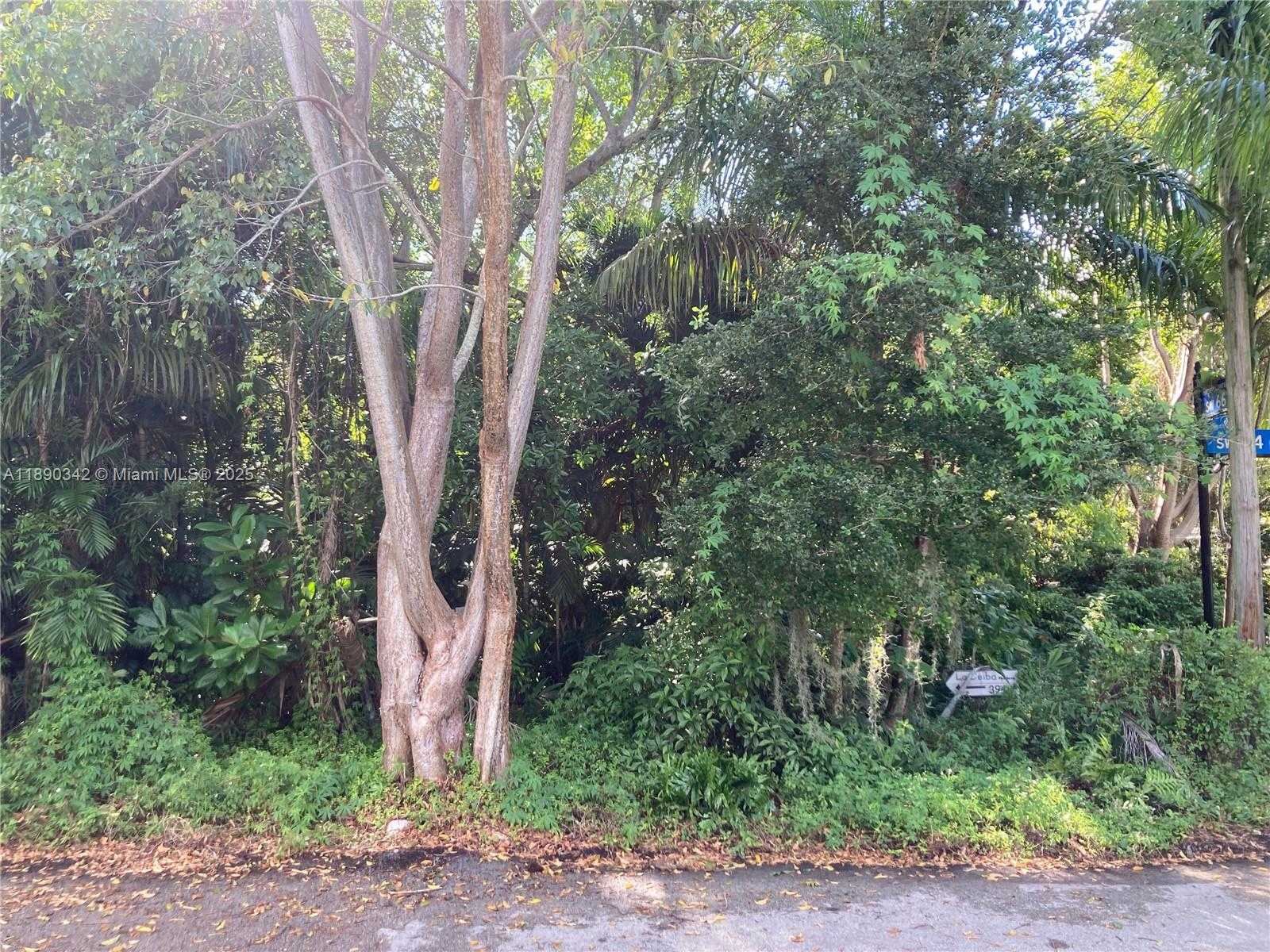 Small Image of 6600 SOUTH WEST 64TH CT, South Miami Number 4