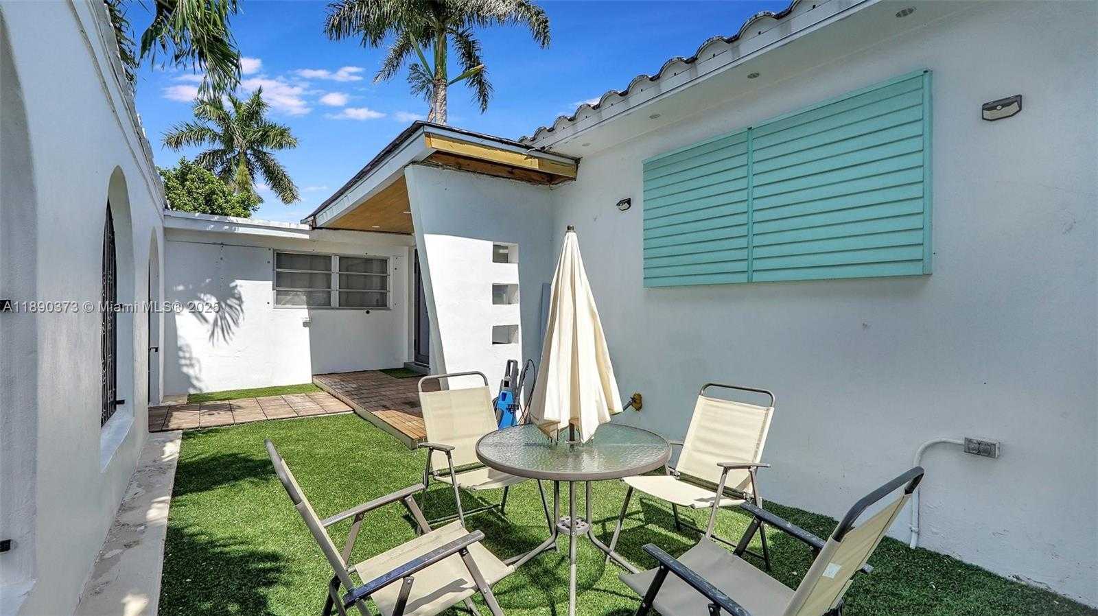 Small Image of 603 NORTH 32ND AVE, Hollywood Number 2