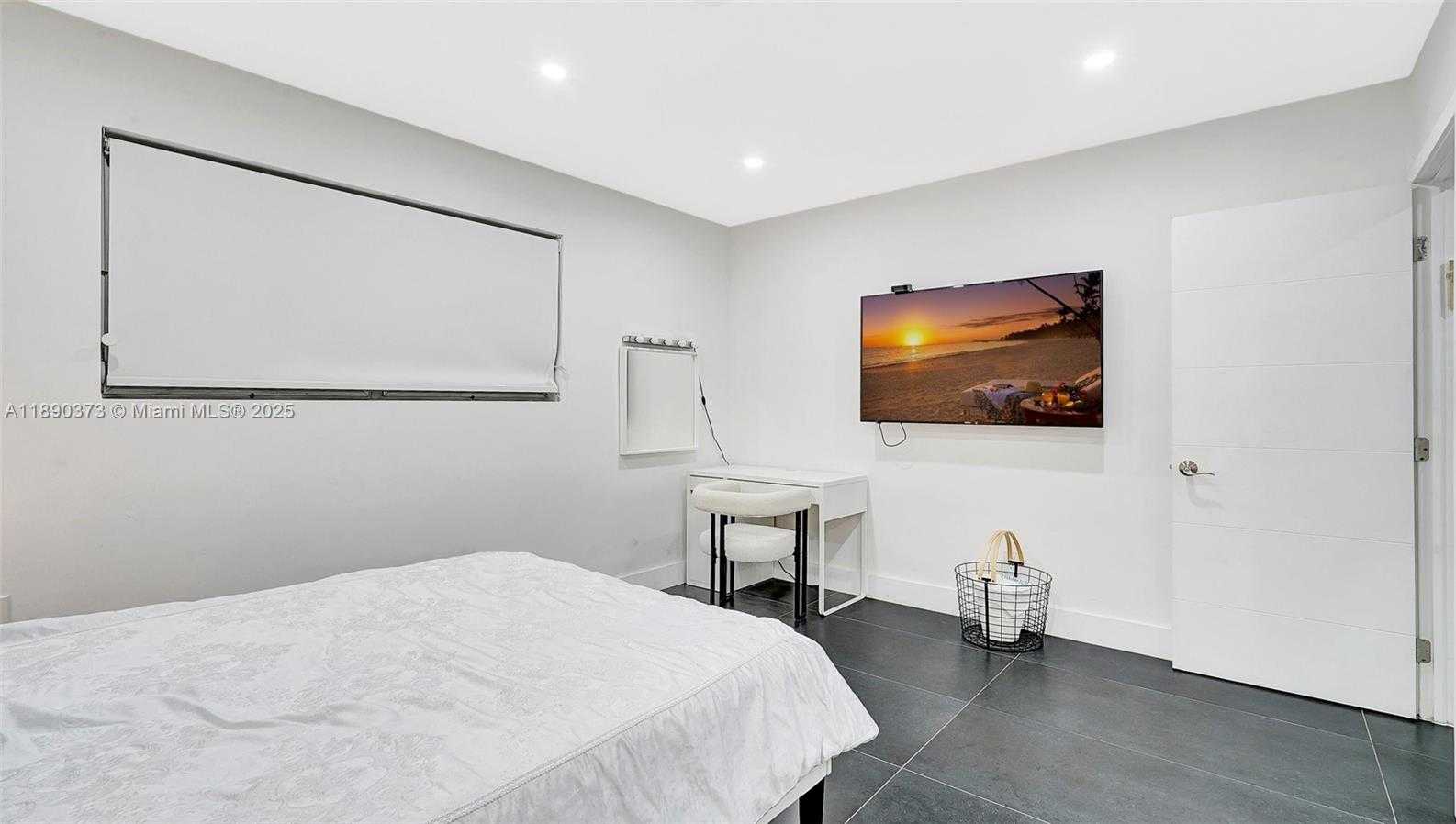 Small Image of 603 NORTH 32ND AVE, Hollywood Number 23