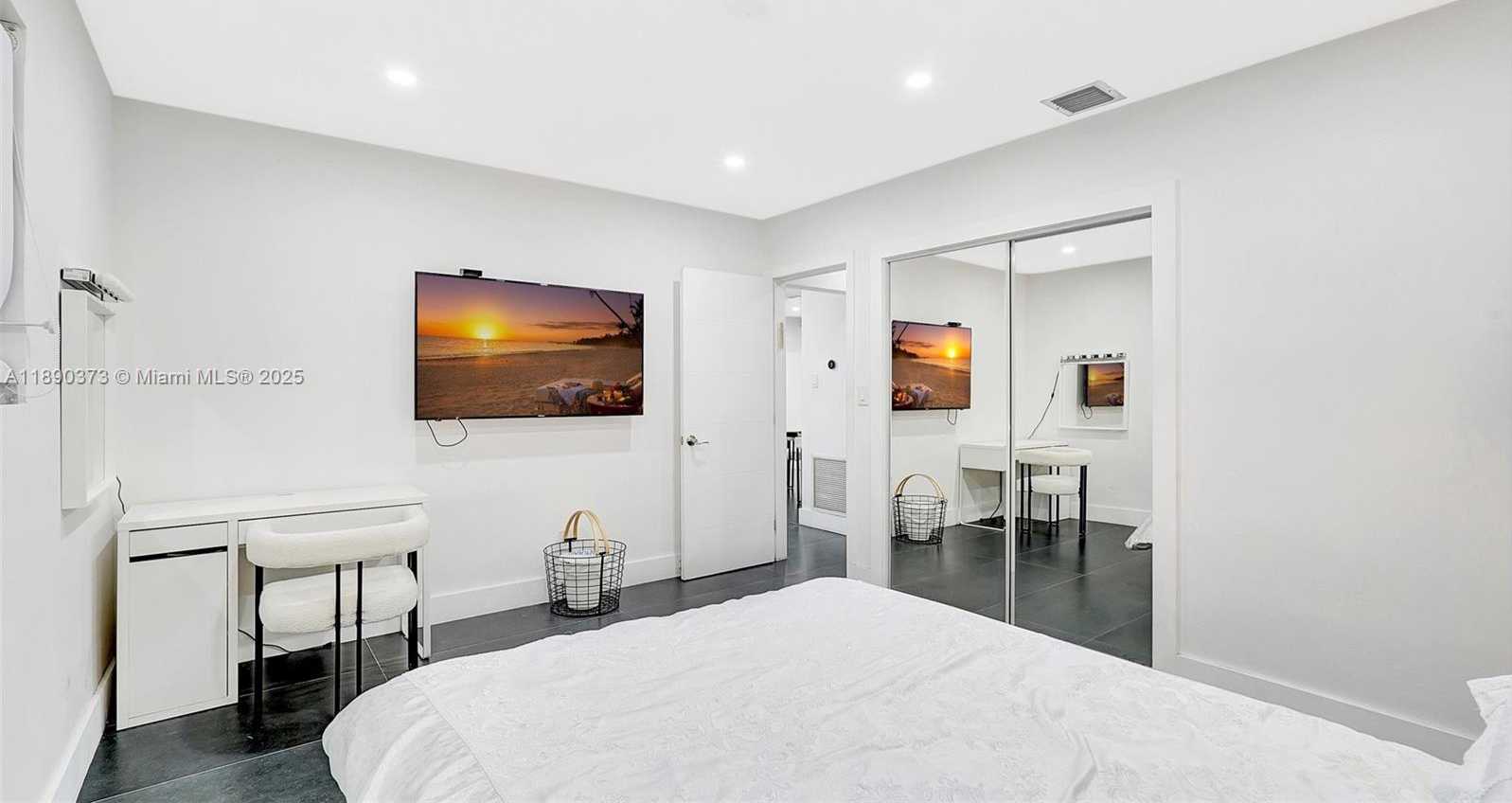 Small Image of 603 NORTH 32ND AVE, Hollywood Number 24
