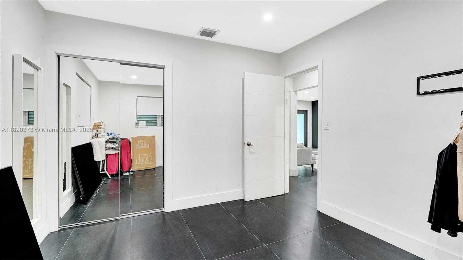Small Image of 603 NORTH 32ND AVE, Hollywood Number 28