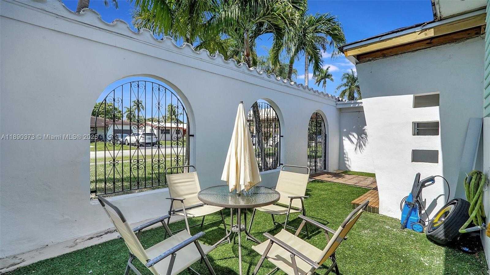Small Image of 603 NORTH 32ND AVE, Hollywood Number 3