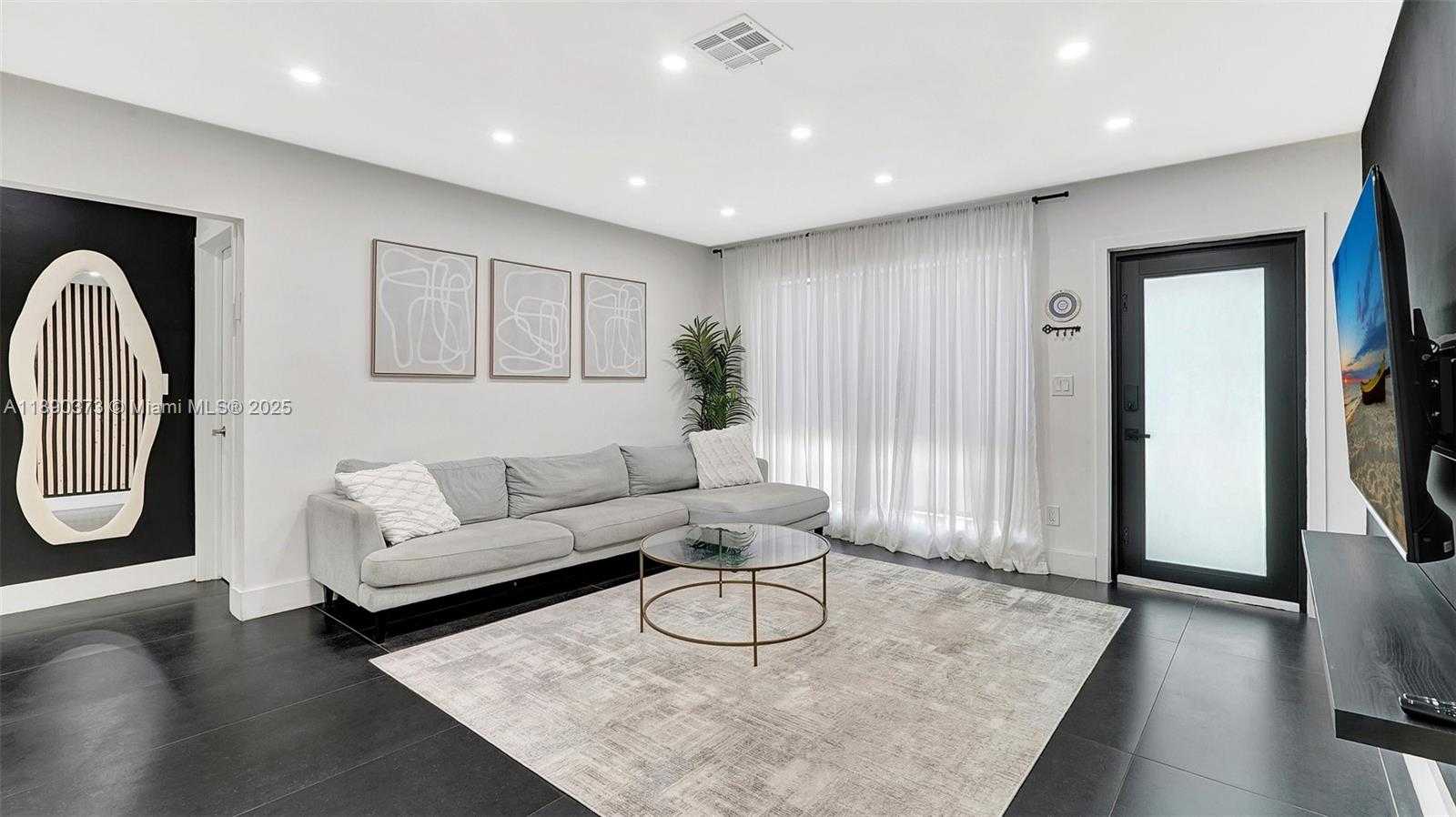 Small Image of 603 NORTH 32ND AVE, Hollywood Number 4