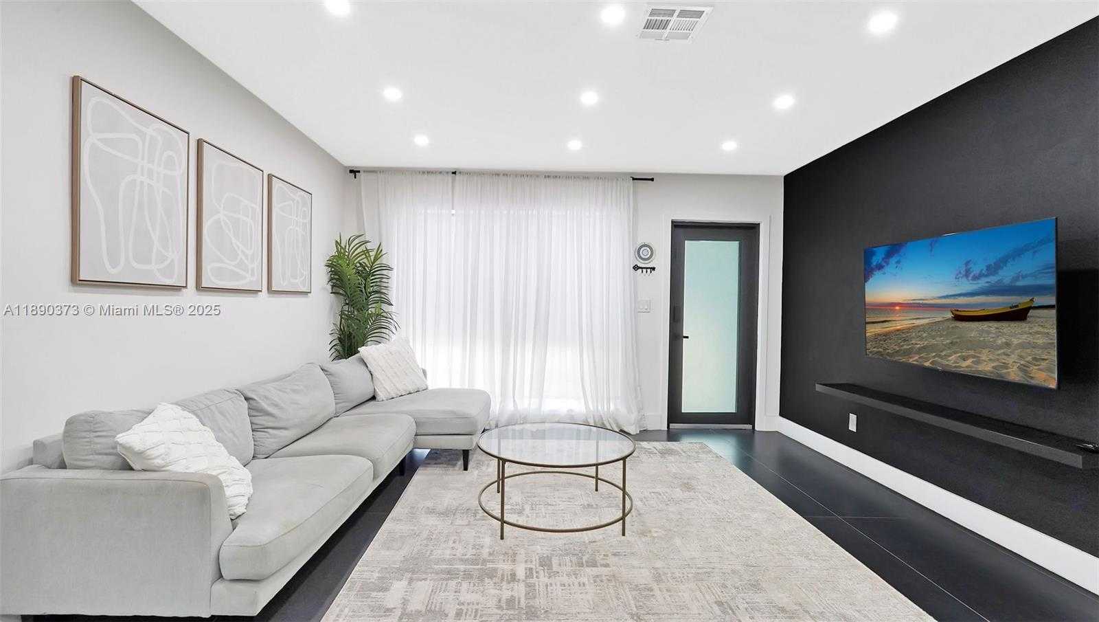 Small Image of 603 NORTH 32ND AVE, Hollywood Number 5