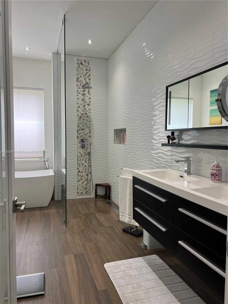 Small Image of 16326 NORTH MARIPOSA CIR N, Pembroke Pines Number 10