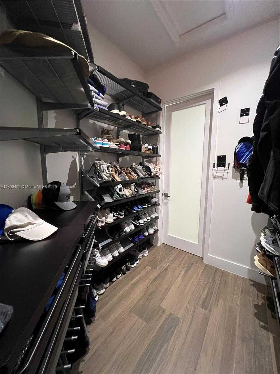 Small Image of 16326 NORTH MARIPOSA CIR N, Pembroke Pines Number 13