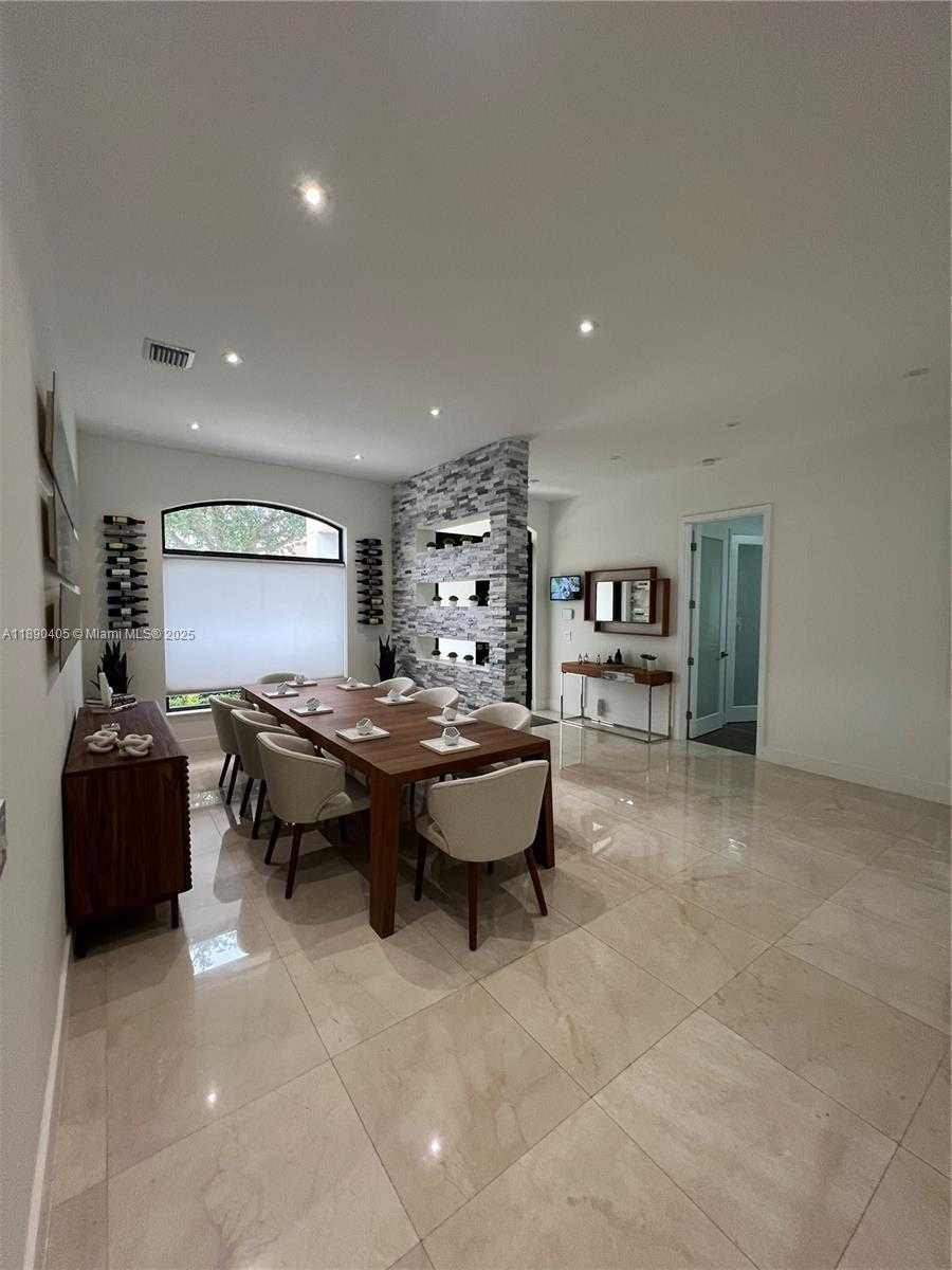 Small Image of 16326 NORTH MARIPOSA CIR N, Pembroke Pines Number 15