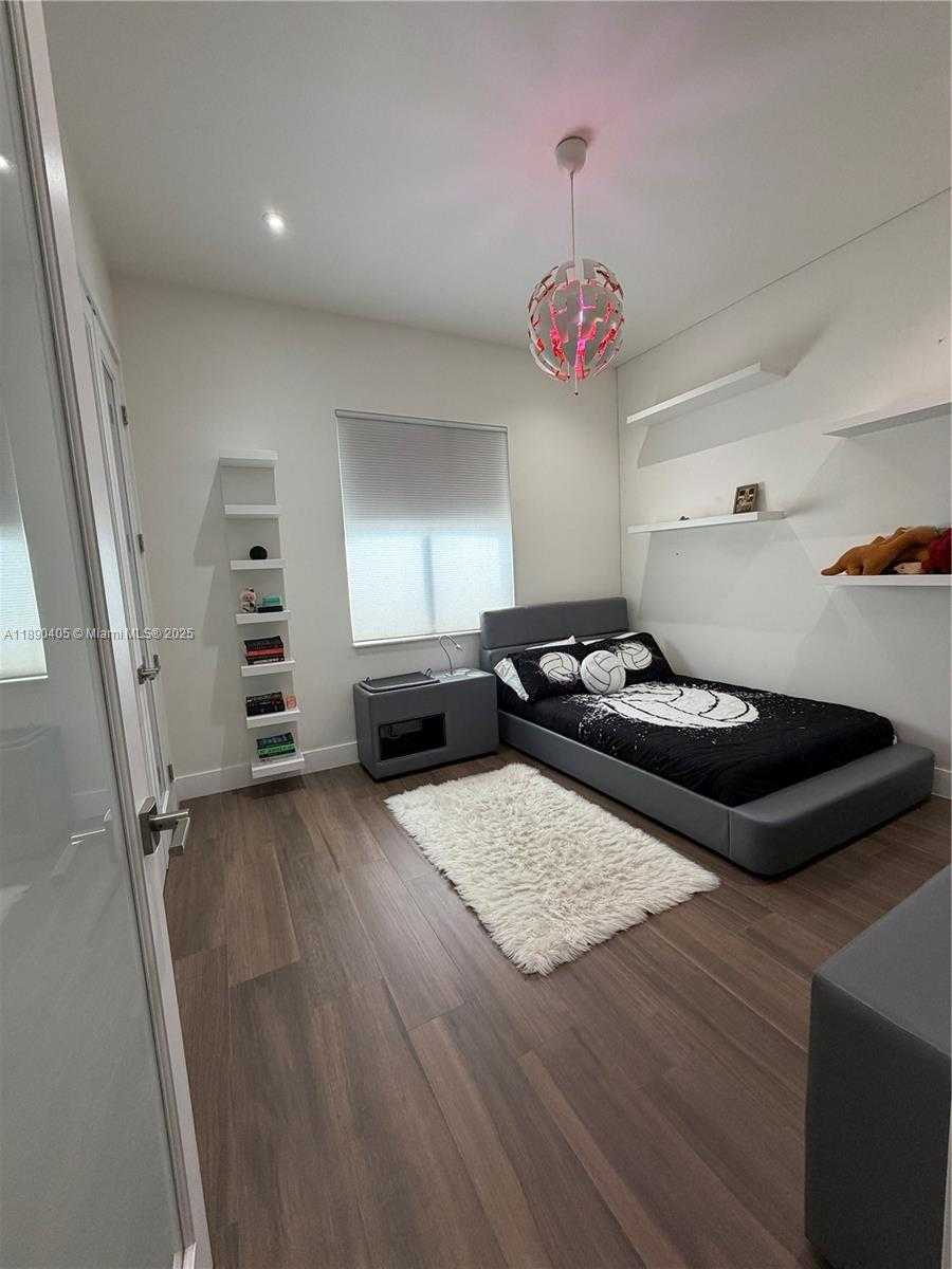 Small Image of 16326 NORTH MARIPOSA CIR N, Pembroke Pines Number 17