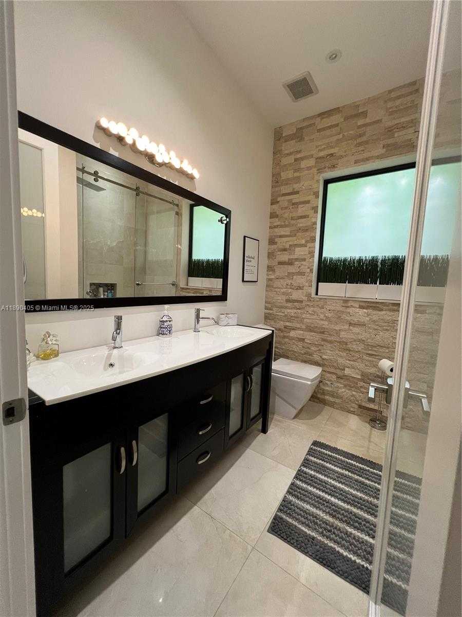 Small Image of 16326 NORTH MARIPOSA CIR N, Pembroke Pines Number 18