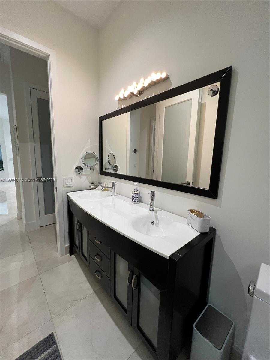 Small Image of 16326 NORTH MARIPOSA CIR N, Pembroke Pines Number 19