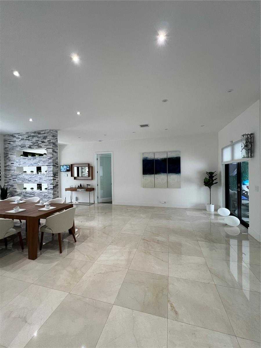 Small Image of 16326 NORTH MARIPOSA CIR N, Pembroke Pines Number 23