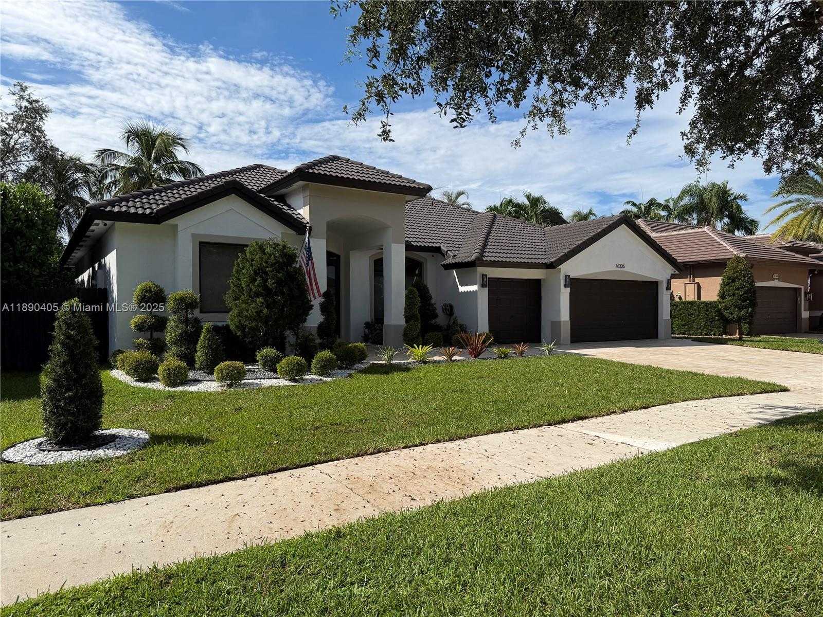 Small Image of 16326 NORTH MARIPOSA CIR N, Pembroke Pines Number 25