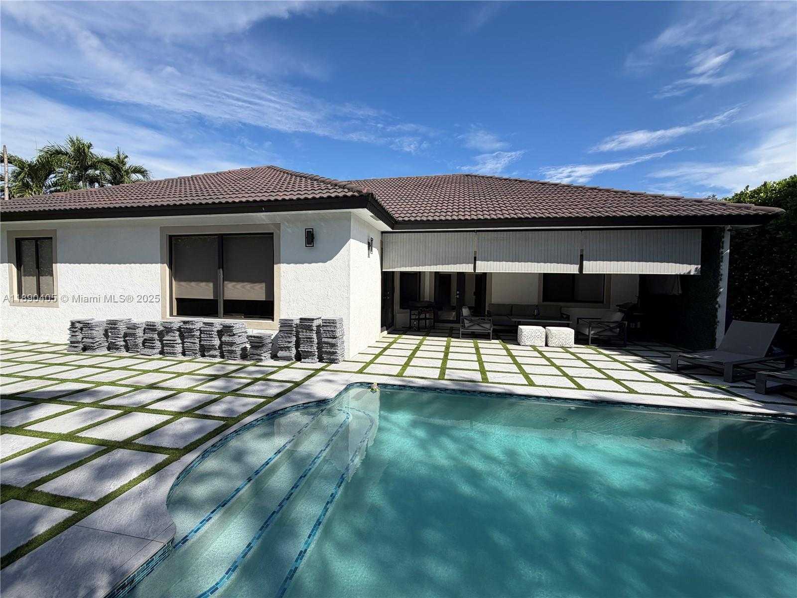 Small Image of 16326 NORTH MARIPOSA CIR N, Pembroke Pines Number 27
