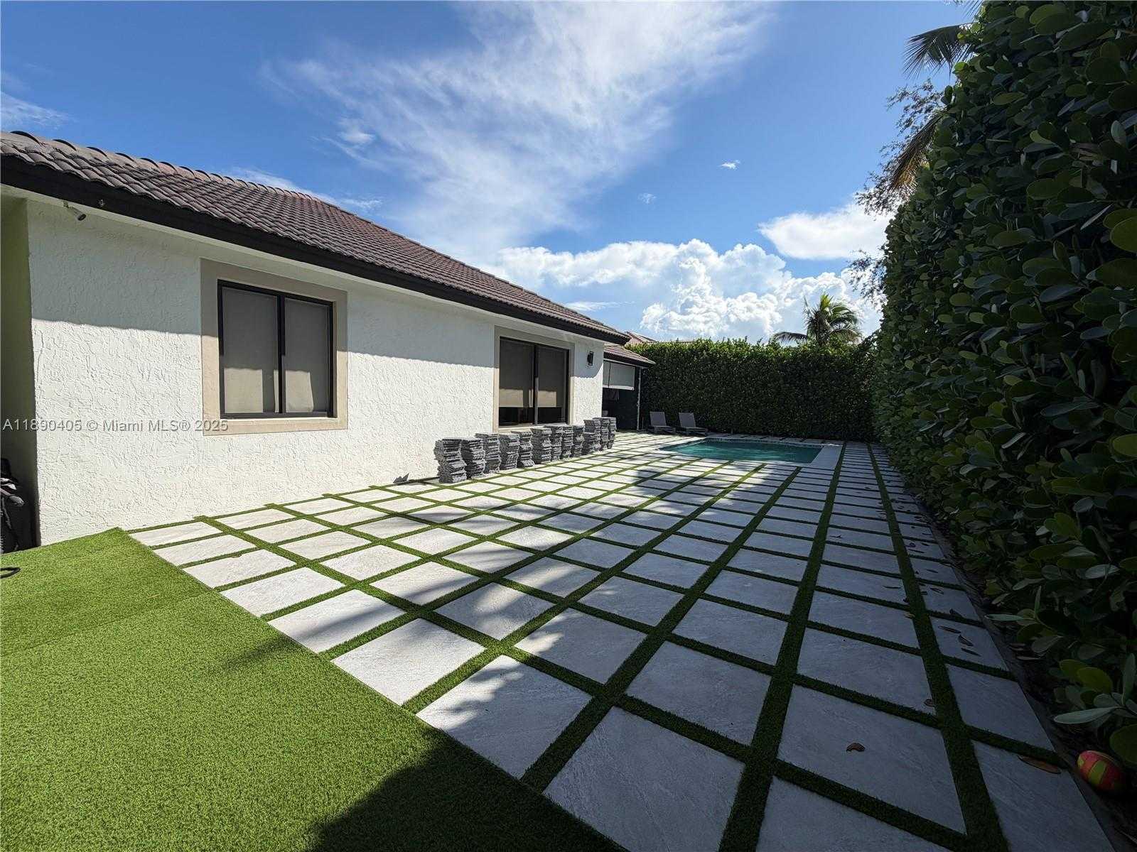Small Image of 16326 NORTH MARIPOSA CIR N, Pembroke Pines Number 28