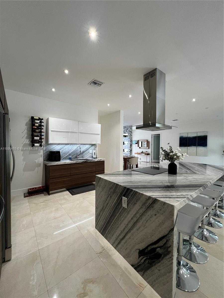 Small Image of 16326 NORTH MARIPOSA CIR N, Pembroke Pines Number 4