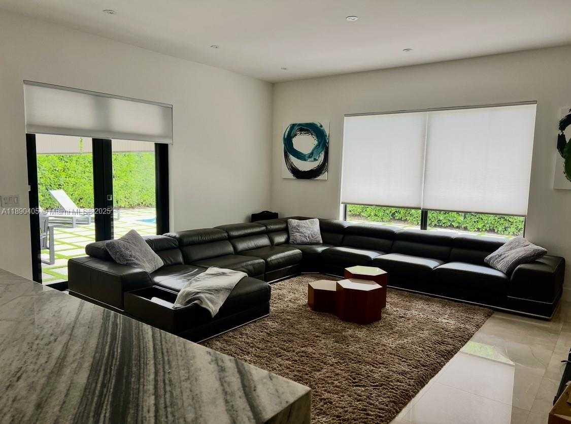 Small Image of 16326 NORTH MARIPOSA CIR N, Pembroke Pines Number 6