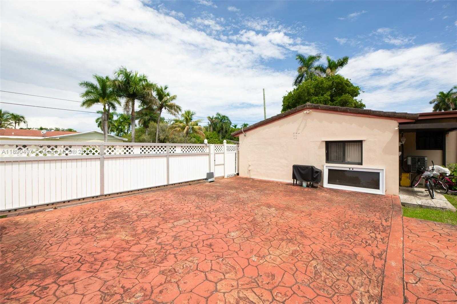 Small Image of 11490 WEST BISCAYNE CANAL RD, Miami Number 34