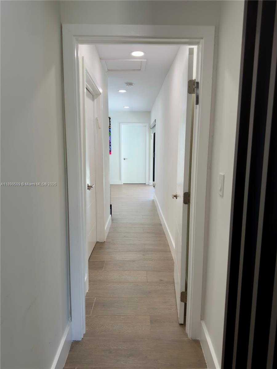 Small Image of 2350 NORTH EAST 194TH ST, Miami Number 10