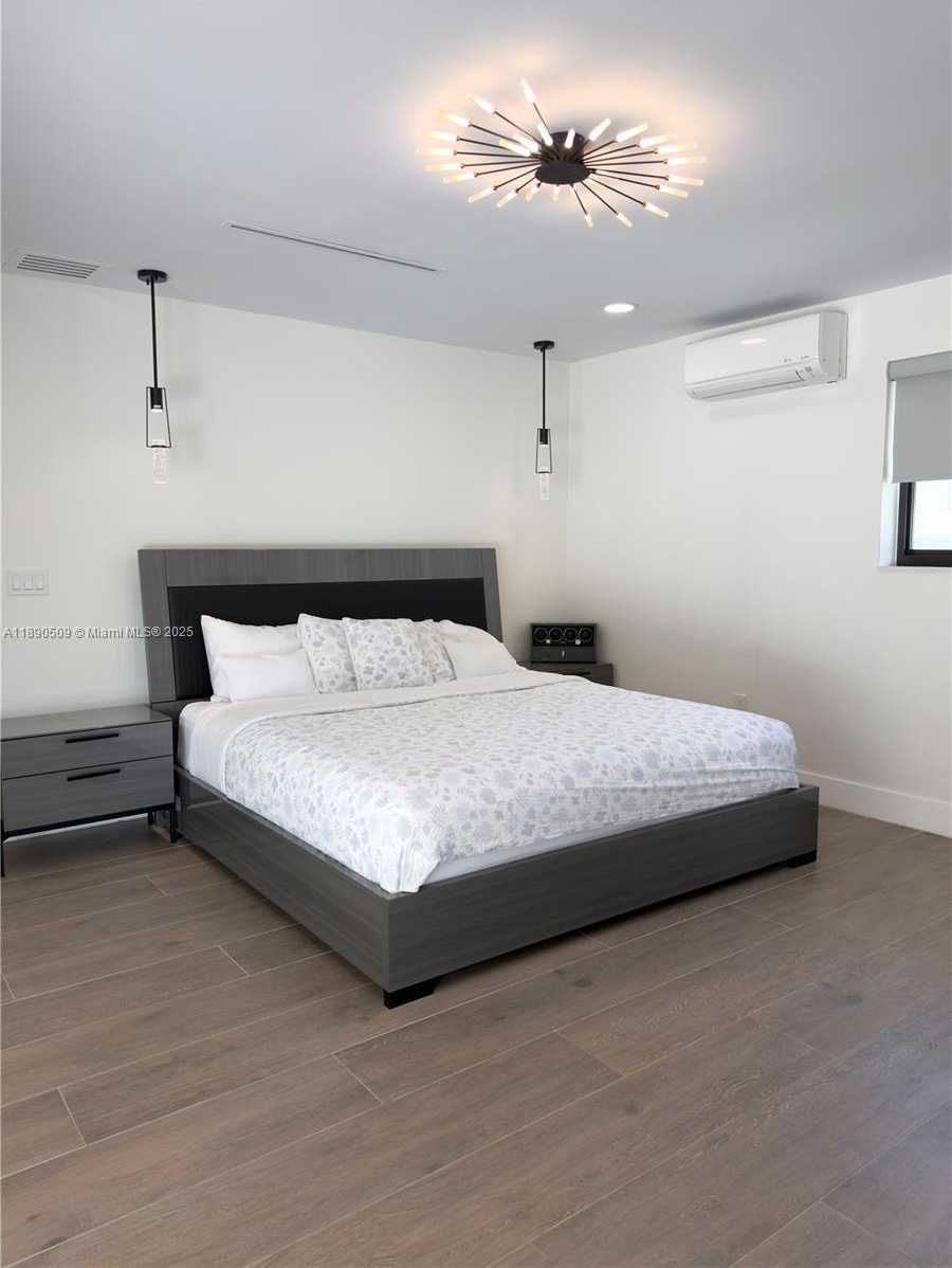 Small Image of 2350 NORTH EAST 194TH ST, Miami Number 11