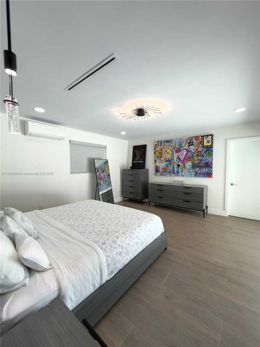 Small Image of 2350 NORTH EAST 194TH ST, Miami Number 12