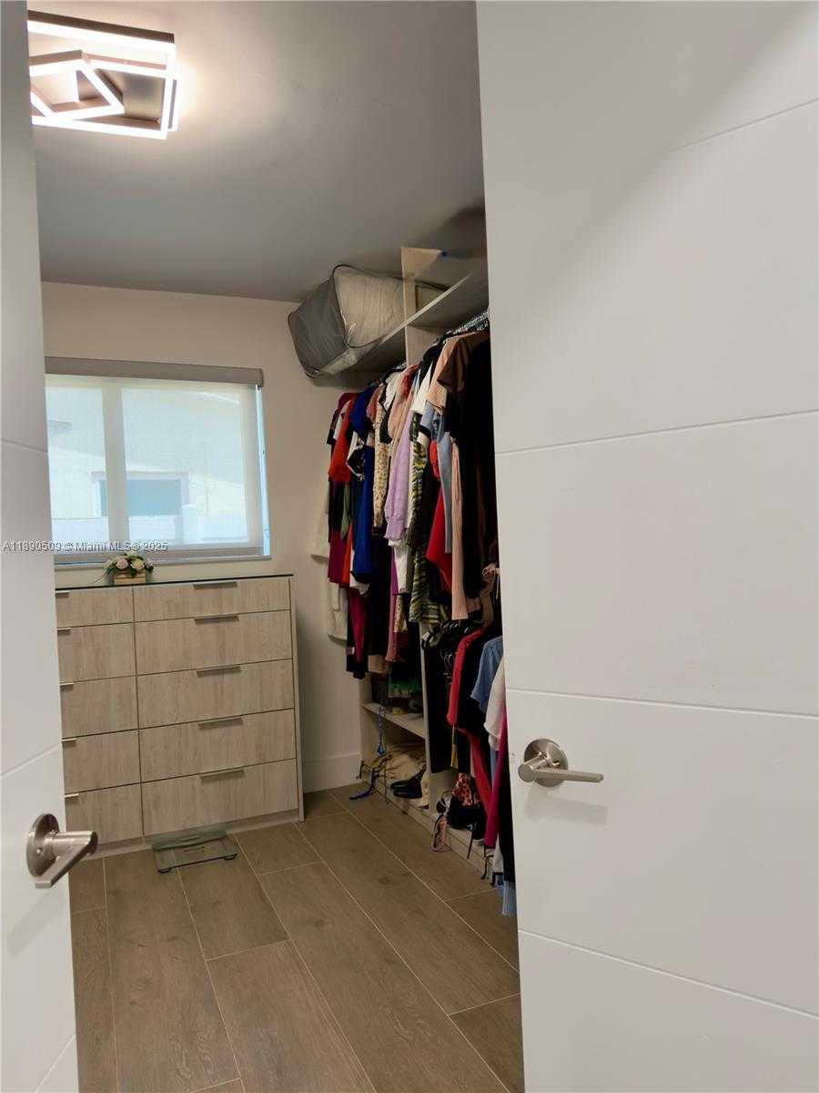 Small Image of 2350 NORTH EAST 194TH ST, Miami Number 14