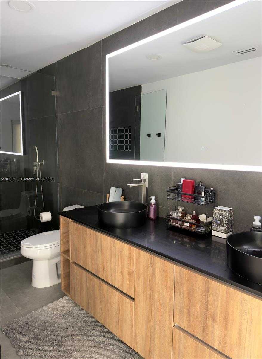 Small Image of 2350 NORTH EAST 194TH ST, Miami Number 15