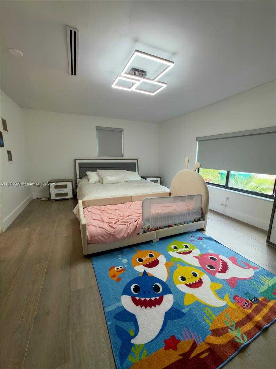 Small Image of 2350 NORTH EAST 194TH ST, Miami Number 16