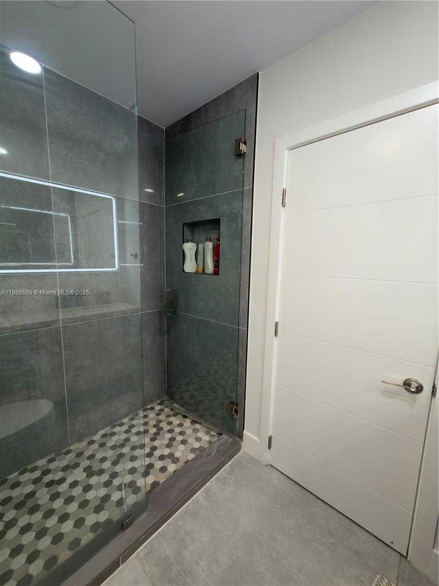 Small Image of 2350 NORTH EAST 194TH ST, Miami Number 17