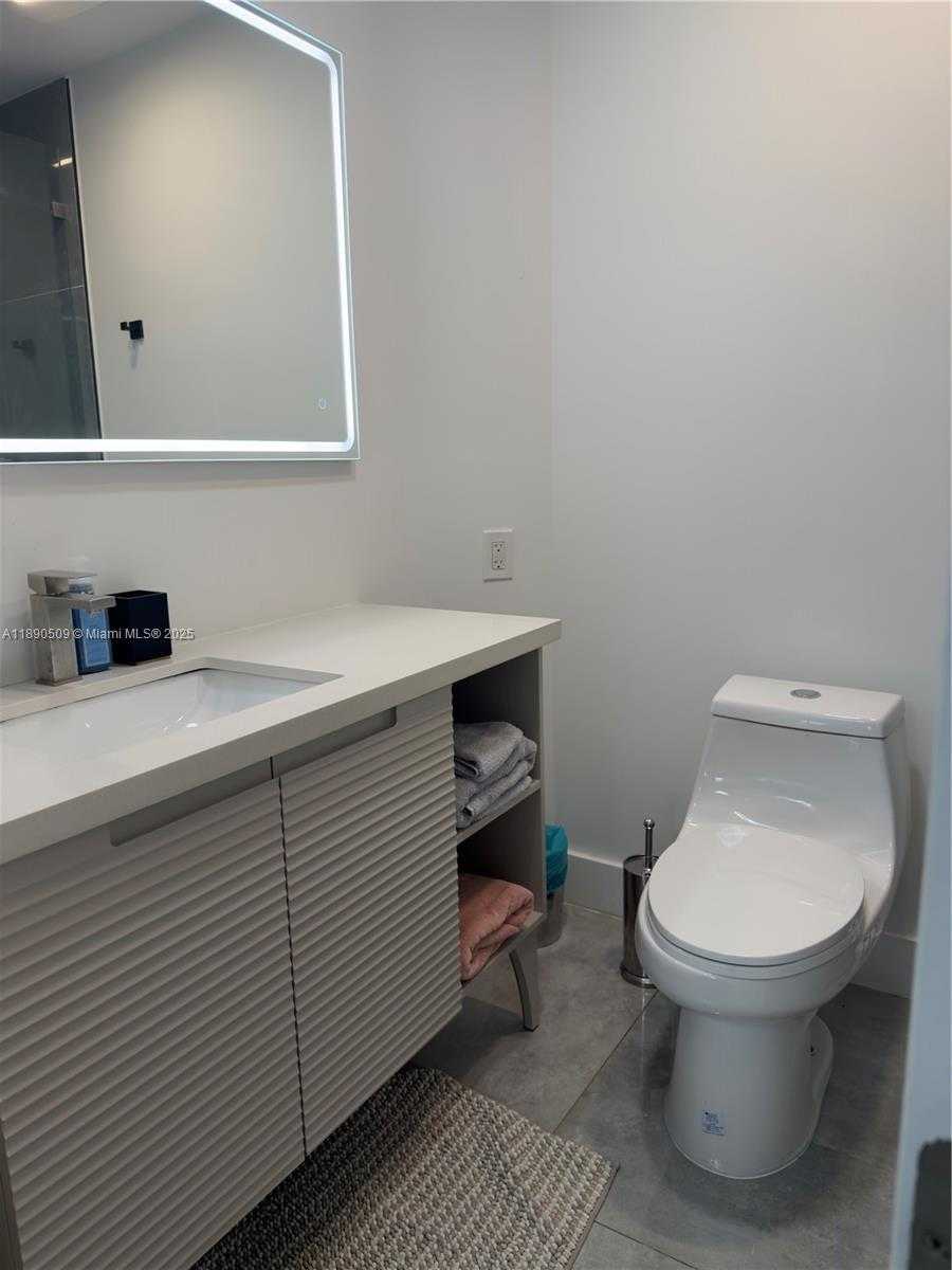 Small Image of 2350 NORTH EAST 194TH ST, Miami Number 18