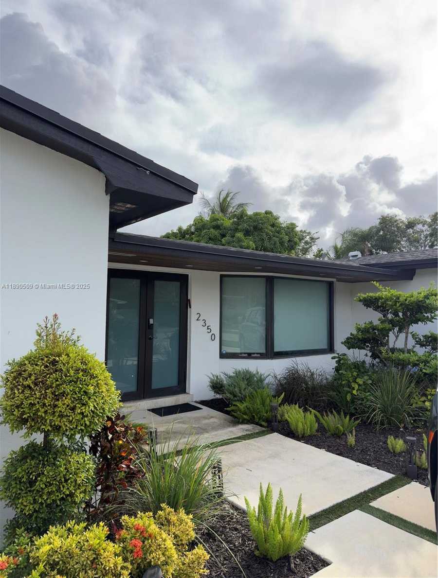 Small Image of 2350 NORTH EAST 194TH ST, Miami Number 2