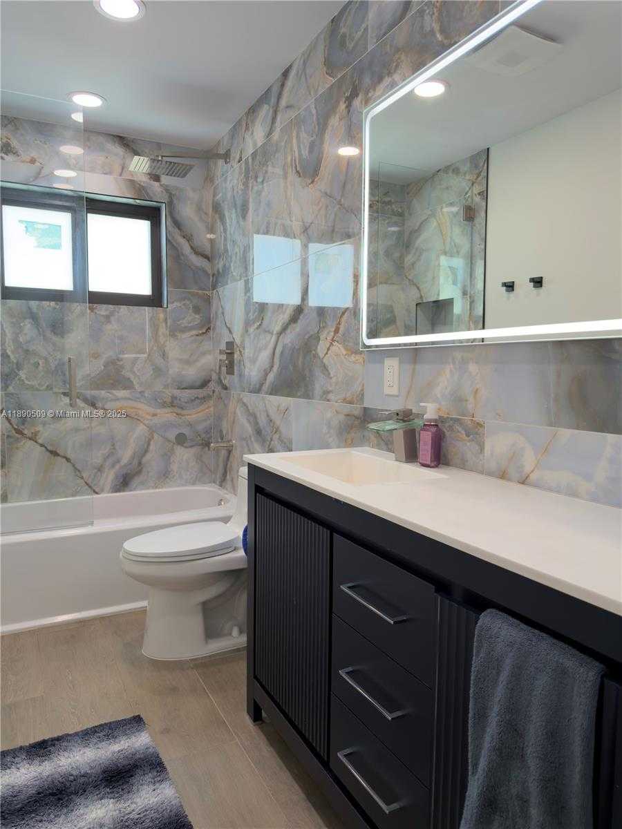 Small Image of 2350 NORTH EAST 194TH ST, Miami Number 23
