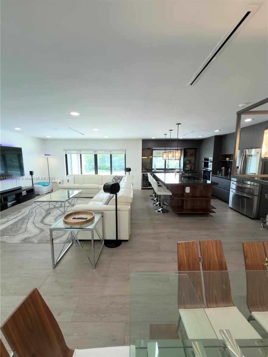 Small Image of 2350 NORTH EAST 194TH ST, Miami Number 4
