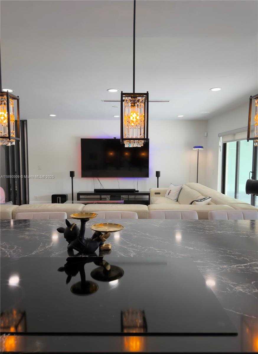 Small Image of 2350 NORTH EAST 194TH ST, Miami Number 7