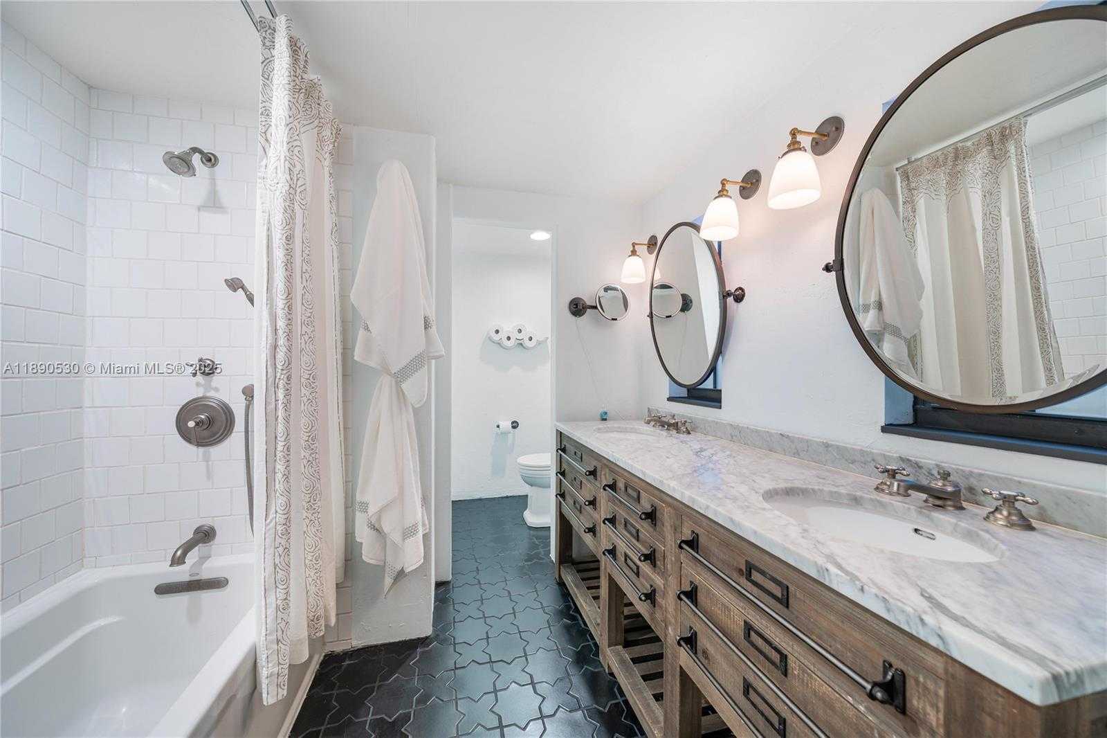 Small Image of 3650 NORTH BAY HOMES DR, Miami Number 23
