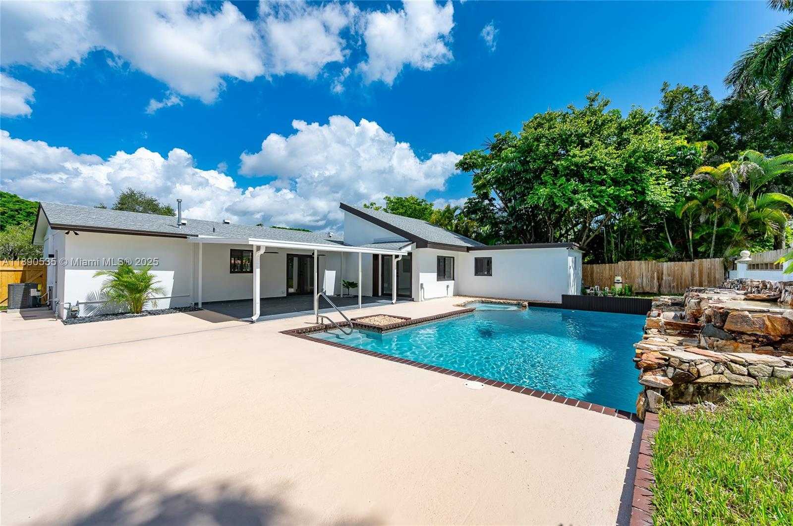 Small Image of 9230 SOUTH WEST 183RD TER, Palmetto Bay Number 19