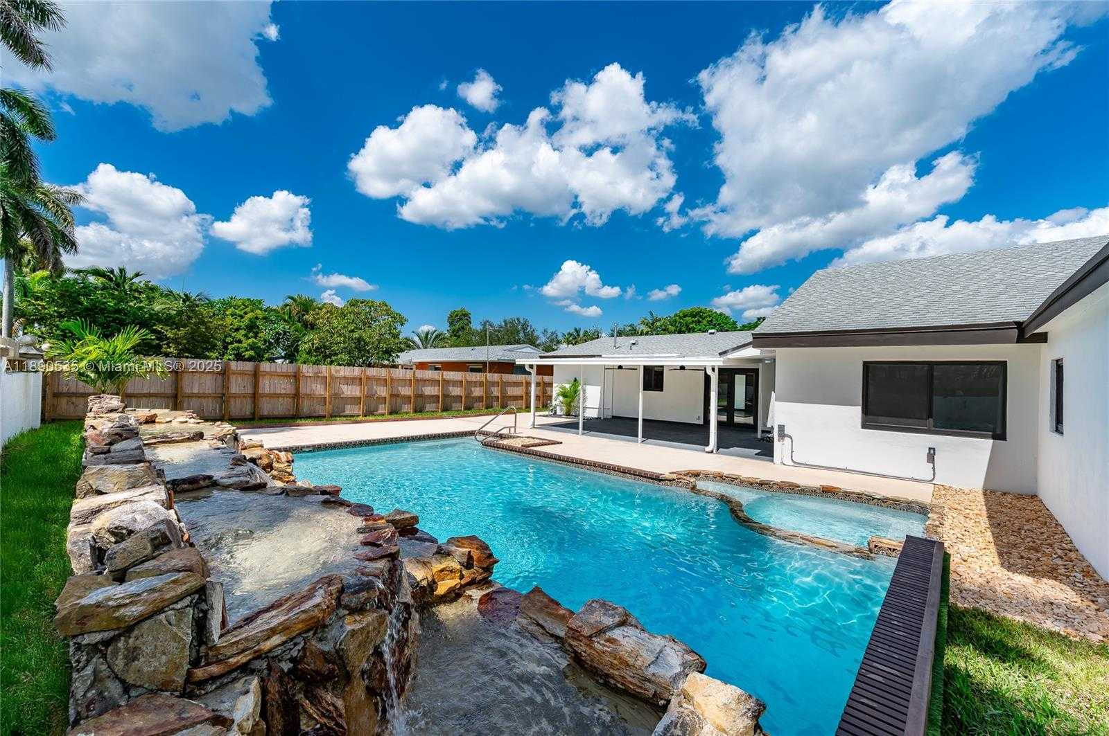 Small Image of 9230 SOUTH WEST 183RD TER, Palmetto Bay Number 20