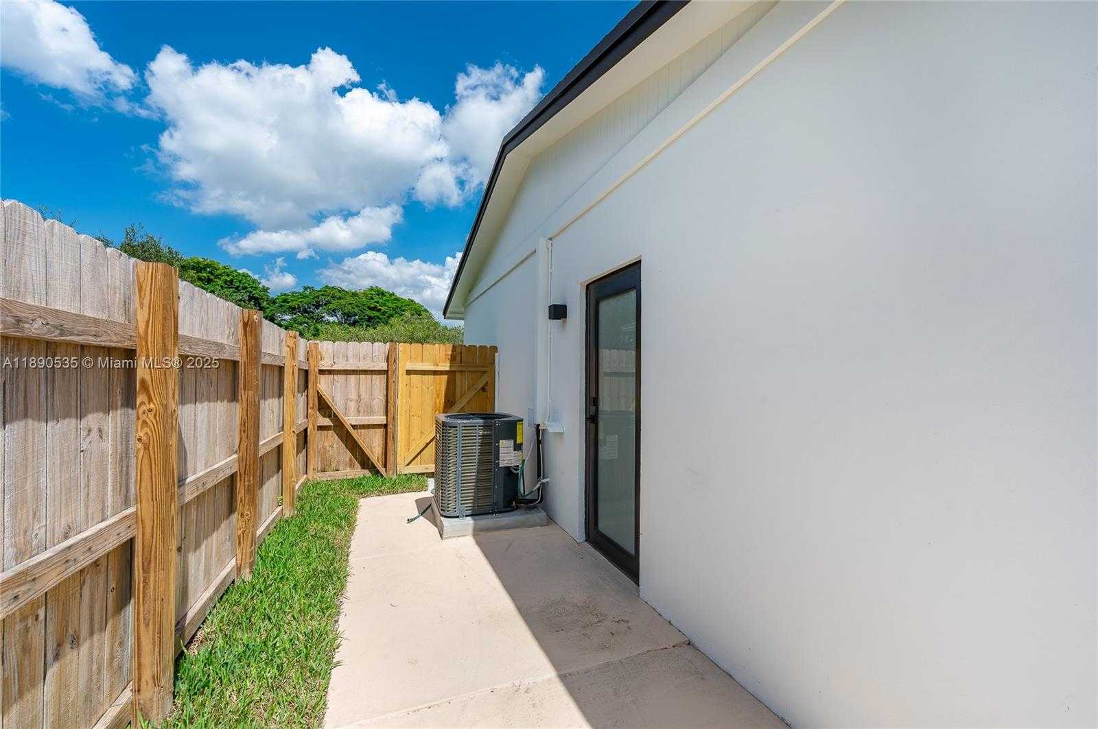 Small Image of 9230 SOUTH WEST 183RD TER, Palmetto Bay Number 46
