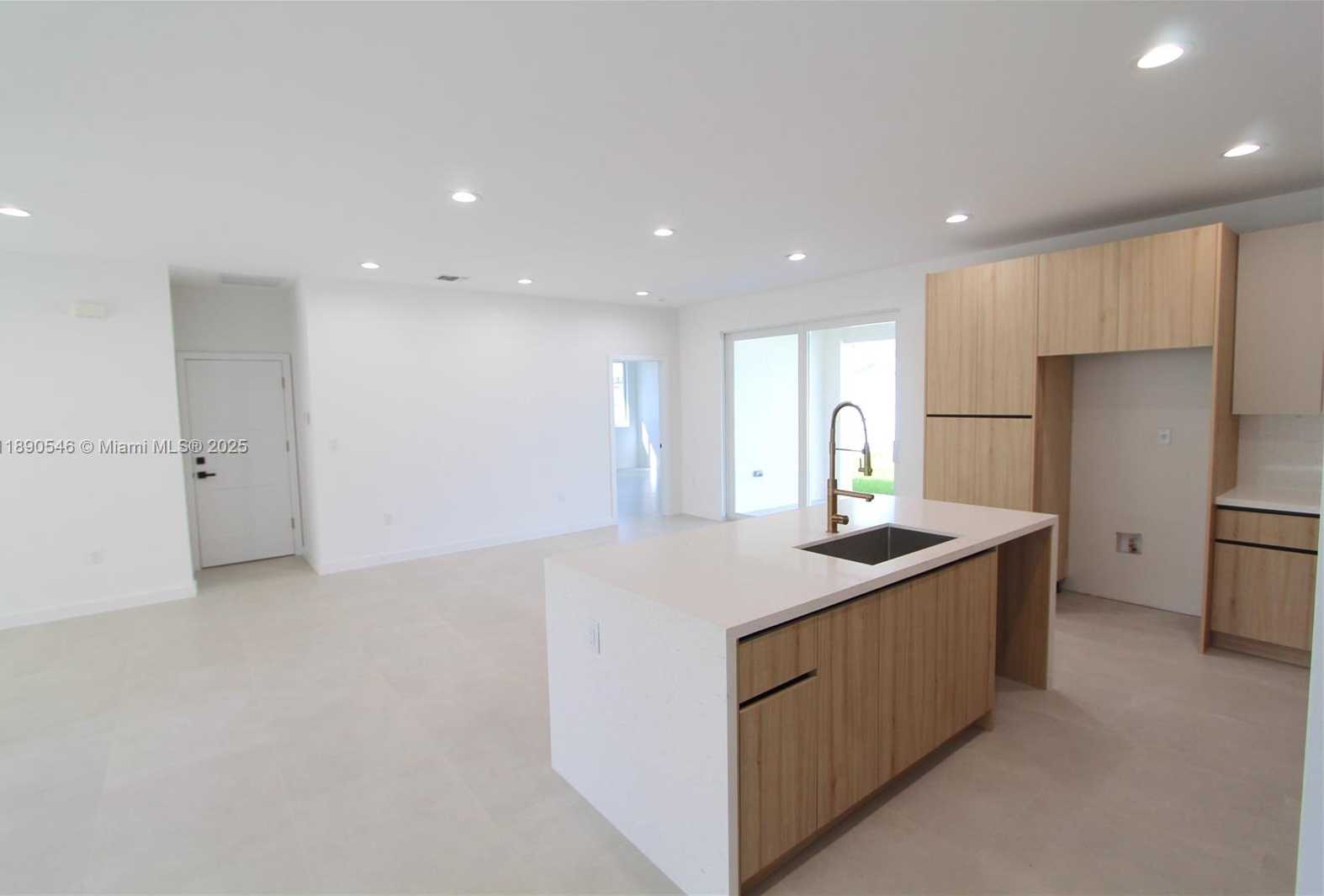 Small Image of 14980 BUCHANAN ST, Miami Number 10
