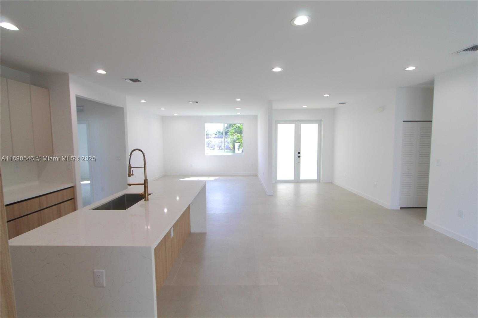 Small Image of 14980 BUCHANAN ST, Miami Number 11