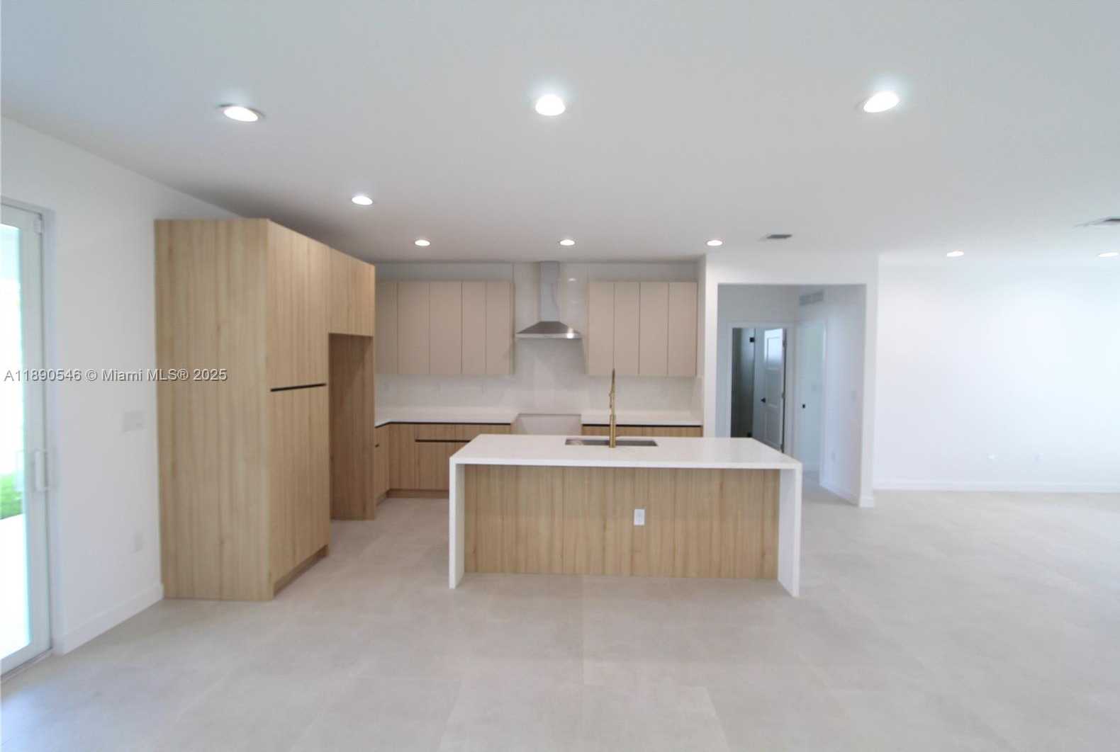 Small Image of 14980 BUCHANAN ST, Miami Number 13