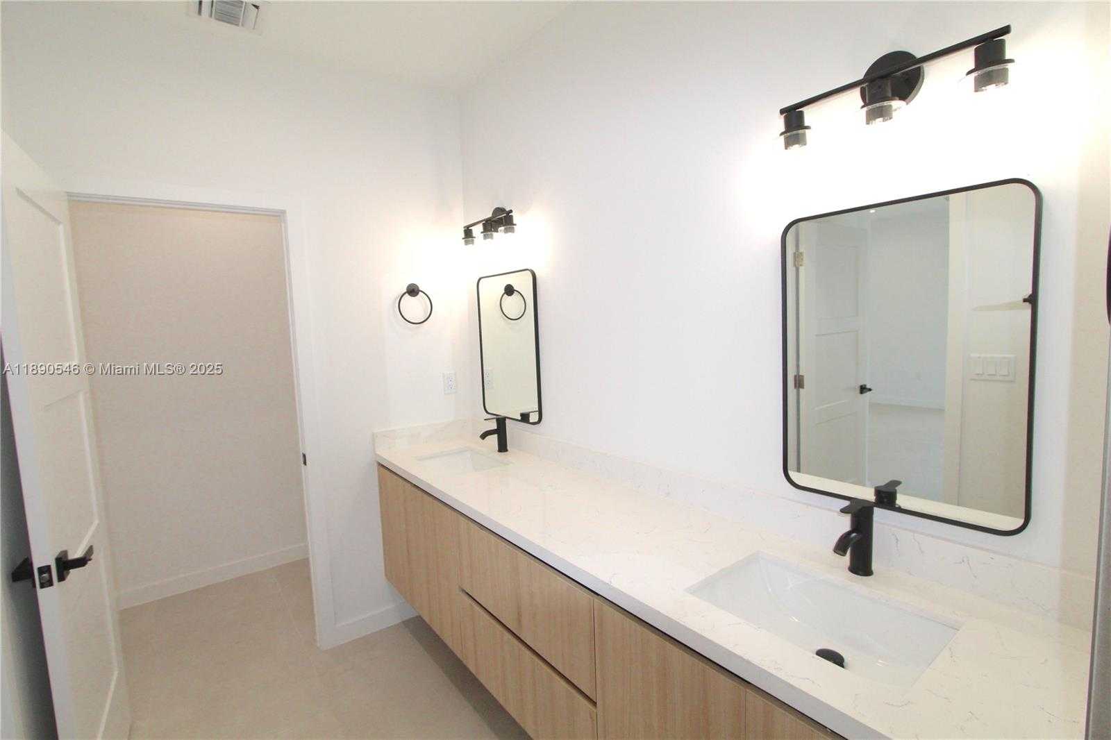 Small Image of 14980 BUCHANAN ST, Miami Number 20