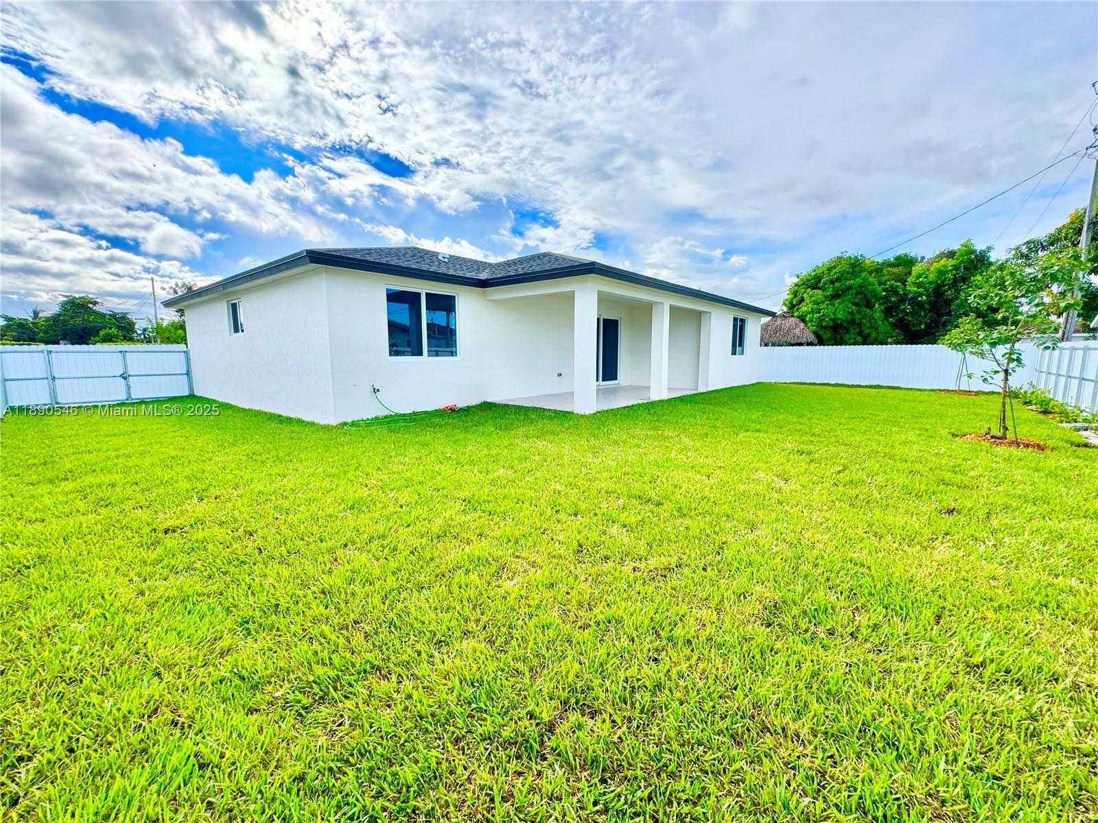 Small Image of 14980 BUCHANAN ST, Miami Number 27