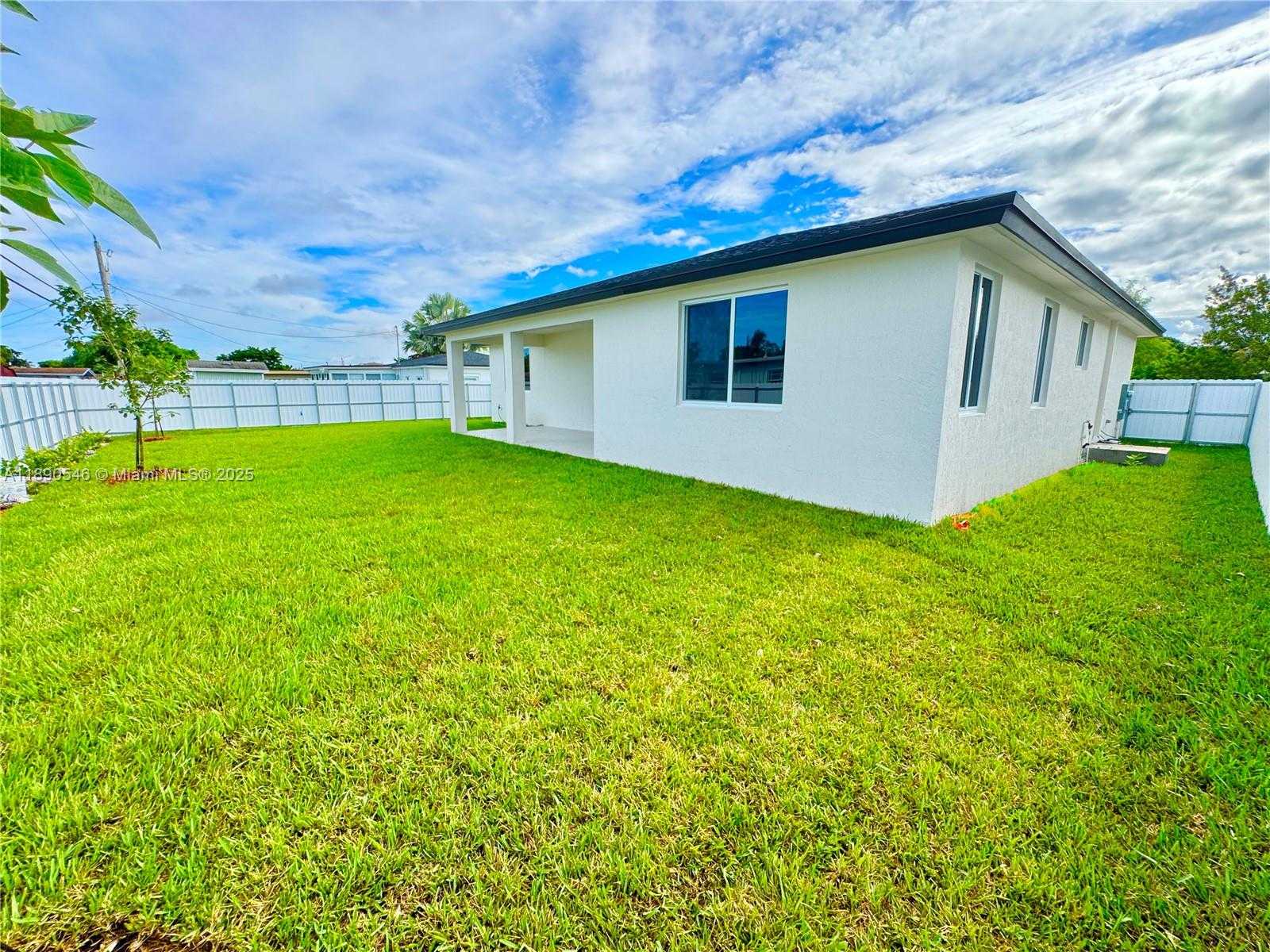 Small Image of 14980 BUCHANAN ST, Miami Number 29
