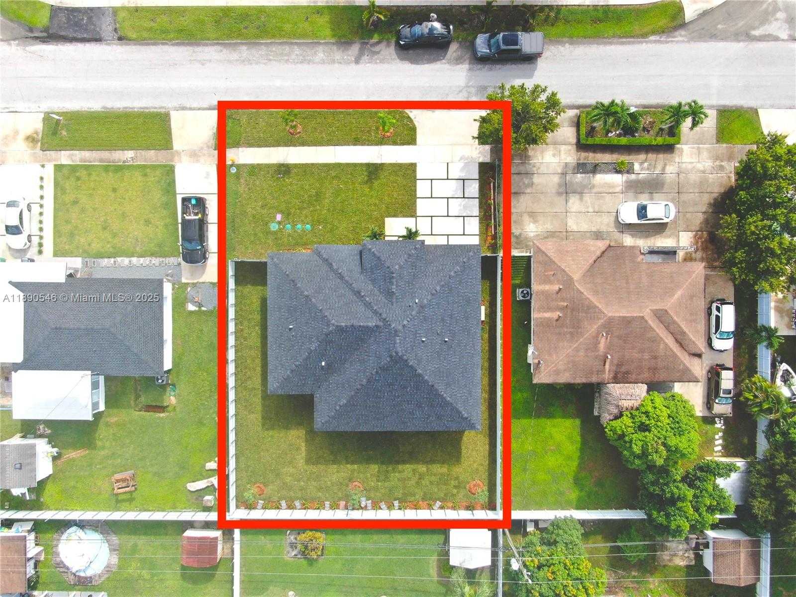 Small Image of 14980 BUCHANAN ST, Miami Number 30