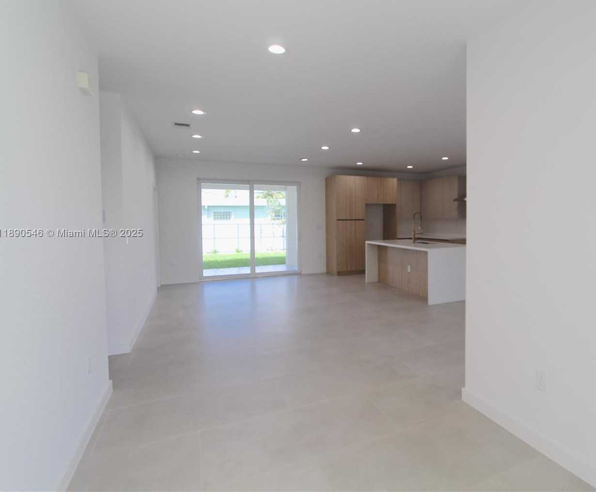 Small Image of 14980 BUCHANAN ST, Miami Number 4